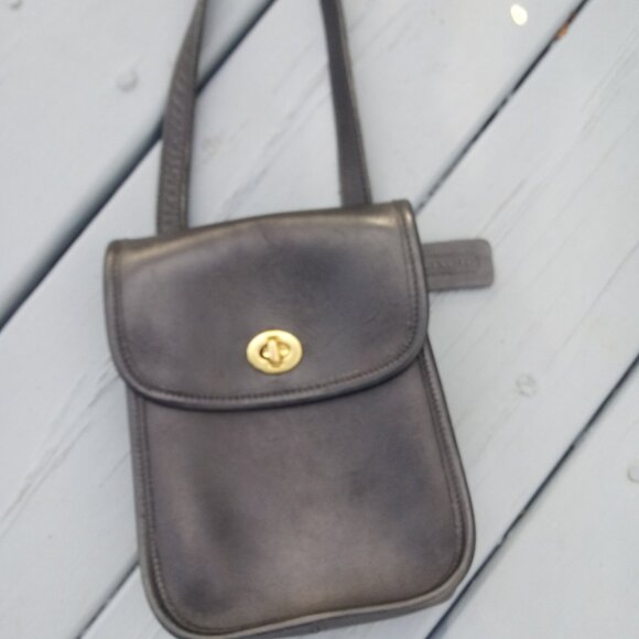 VTG COACH BLACK Side pack Turnlock Leather cross Body Phone Purse 9978 USA - Picture 2 of 11